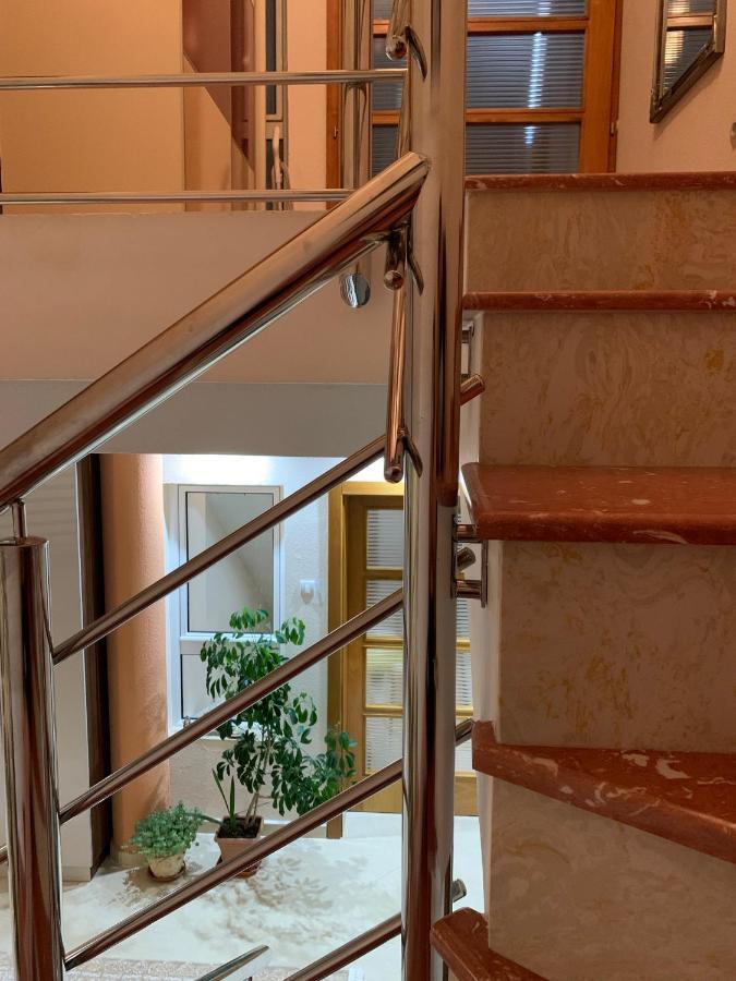 Guest House Nuhii Улцин Екстериор снимка