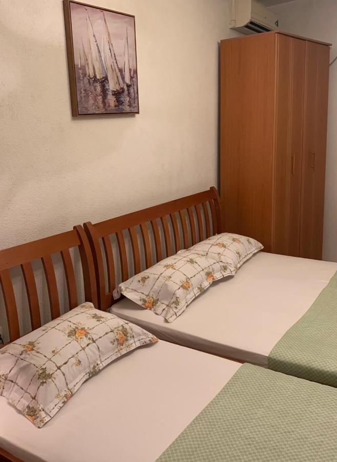 Guest House Nuhii Улцин Екстериор снимка