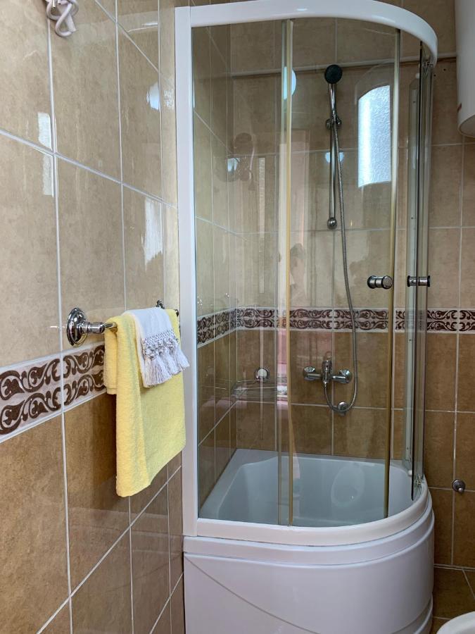 Guest House Nuhii Улцин Екстериор снимка
