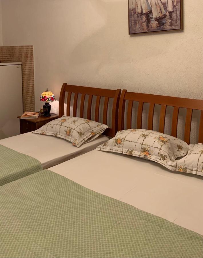 Guest House Nuhii Улцин Екстериор снимка