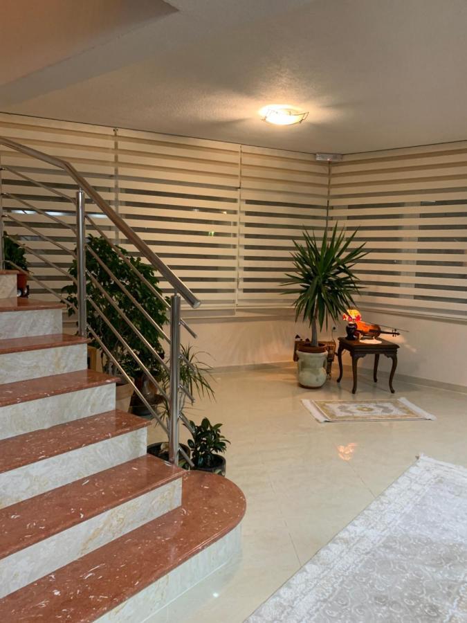 Guest House Nuhii Улцин Екстериор снимка