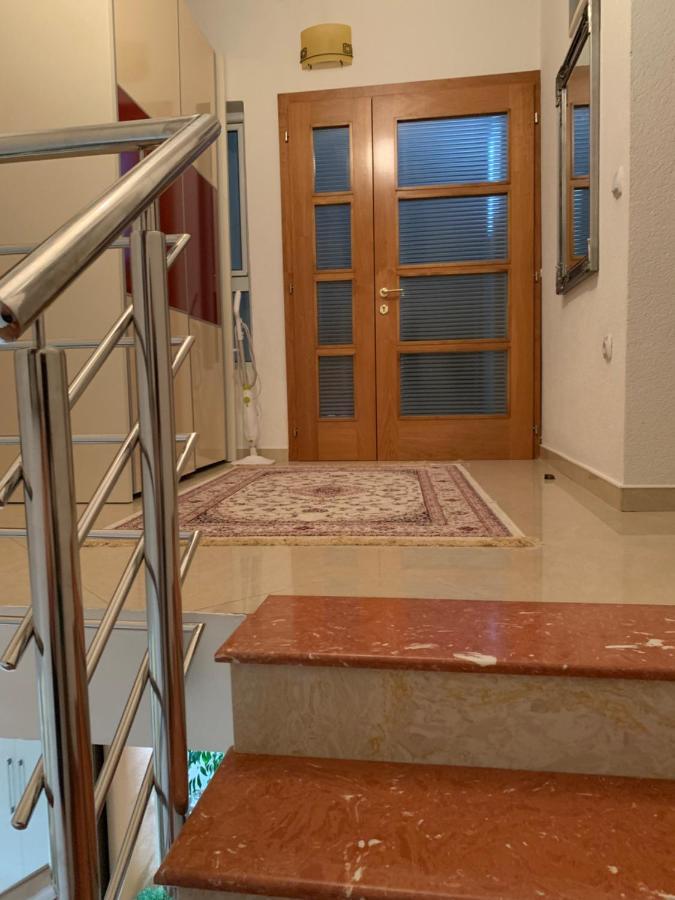 Guest House Nuhii Улцин Екстериор снимка
