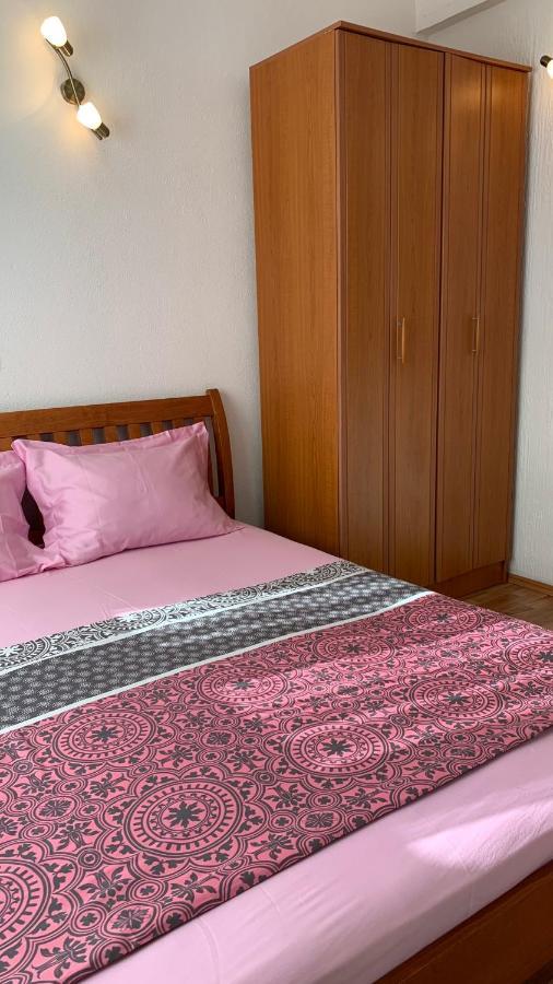 Guest House Nuhii Улцин Екстериор снимка