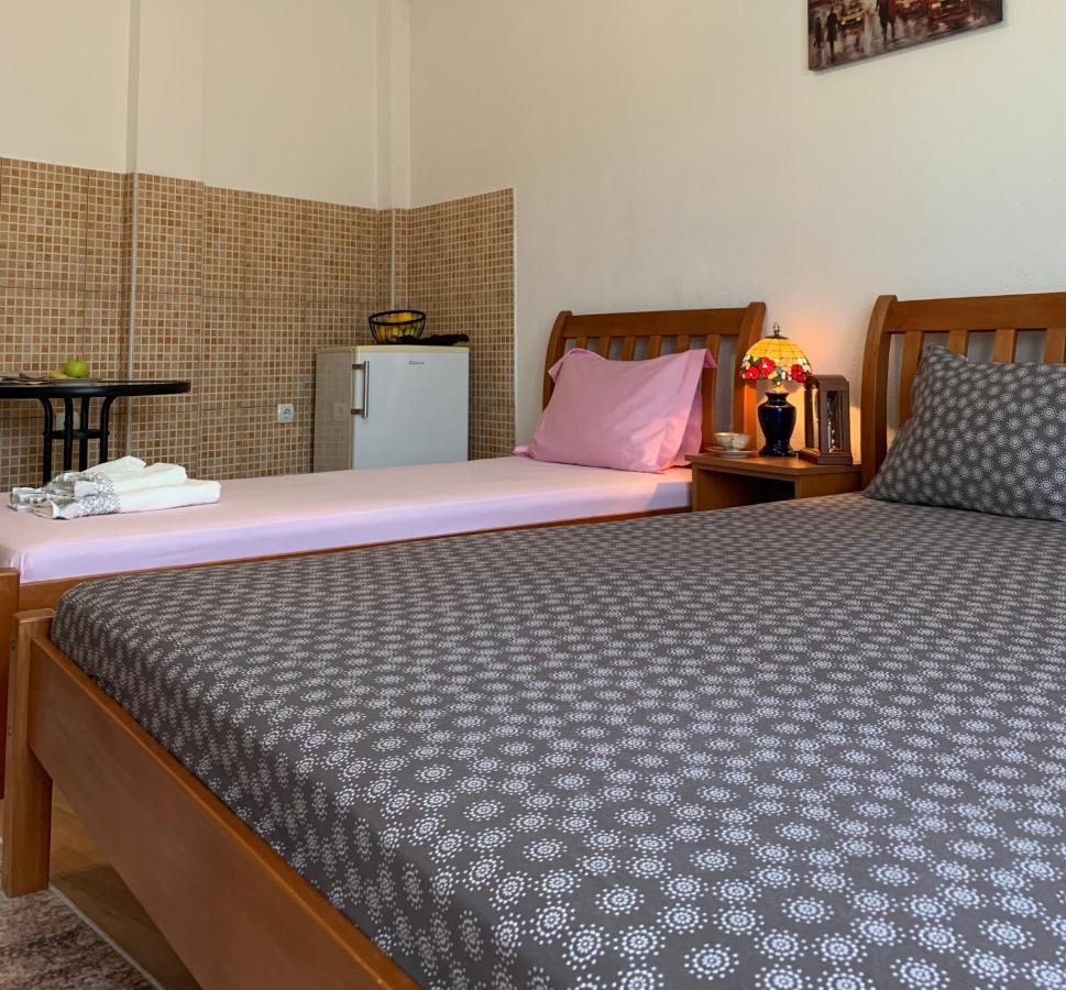 Guest House Nuhii Улцин Екстериор снимка