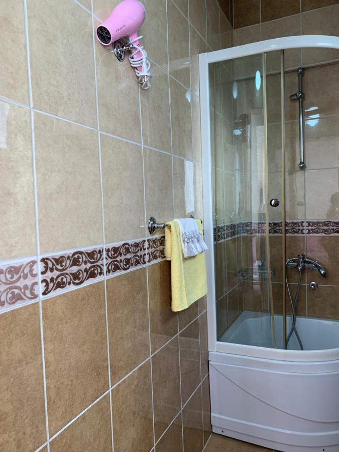Guest House Nuhii Улцин Екстериор снимка