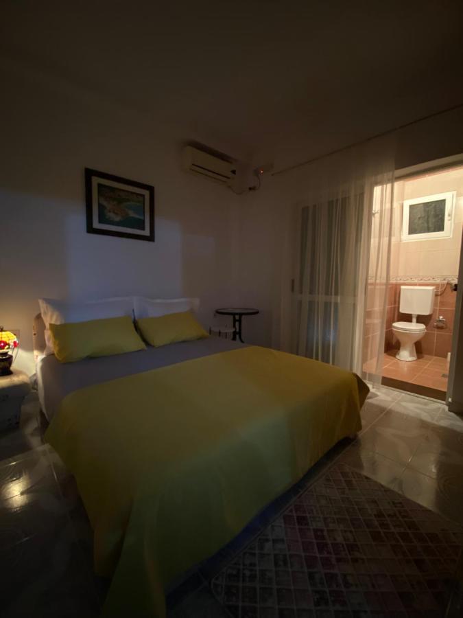Guest House Nuhii Улцин Екстериор снимка