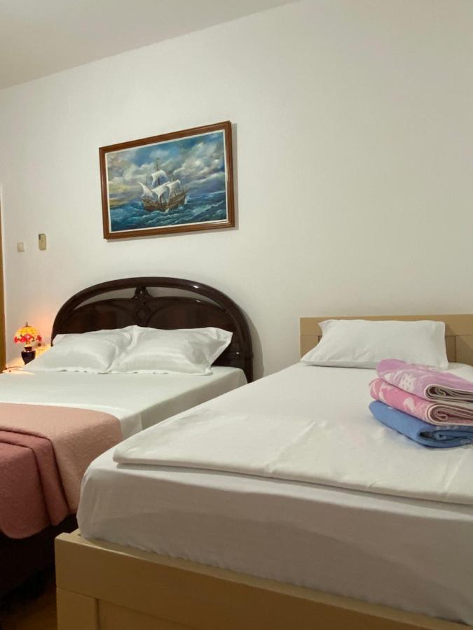 Guest House Nuhii Улцин Екстериор снимка